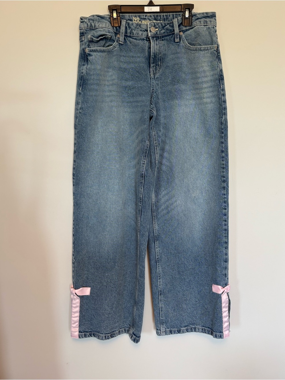 No Boundaries Wide Leg Jeans Pink Satin Bow Ribbon Hem Side Slit Denim Size 4 - Picture 2 of 11